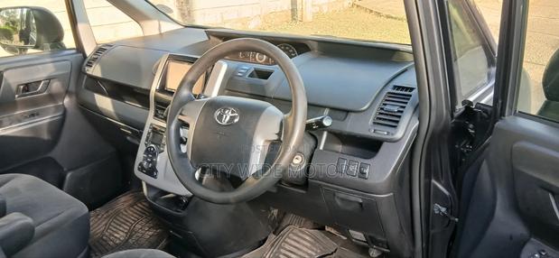 Toyota Noah 2012 Gray