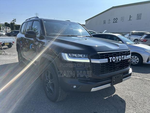Toyota Land Cruiser LC300 2023 Black
