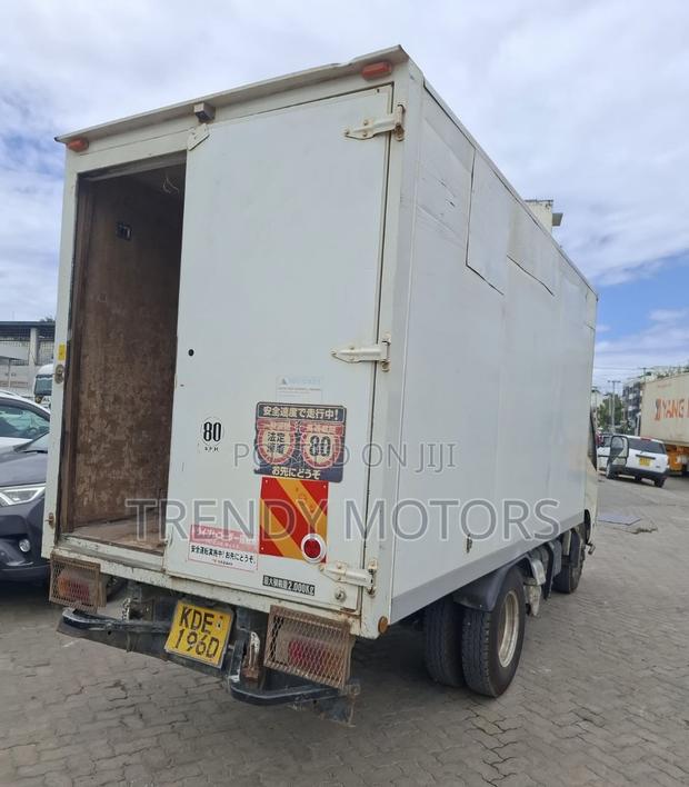 Hino Hino Dutro 2014 White