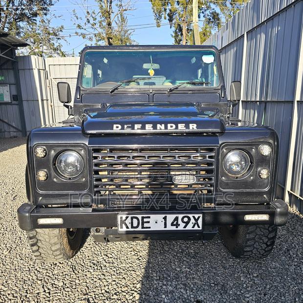 Land Rover Defender Puma 110 2.4 TD 2009 Black
