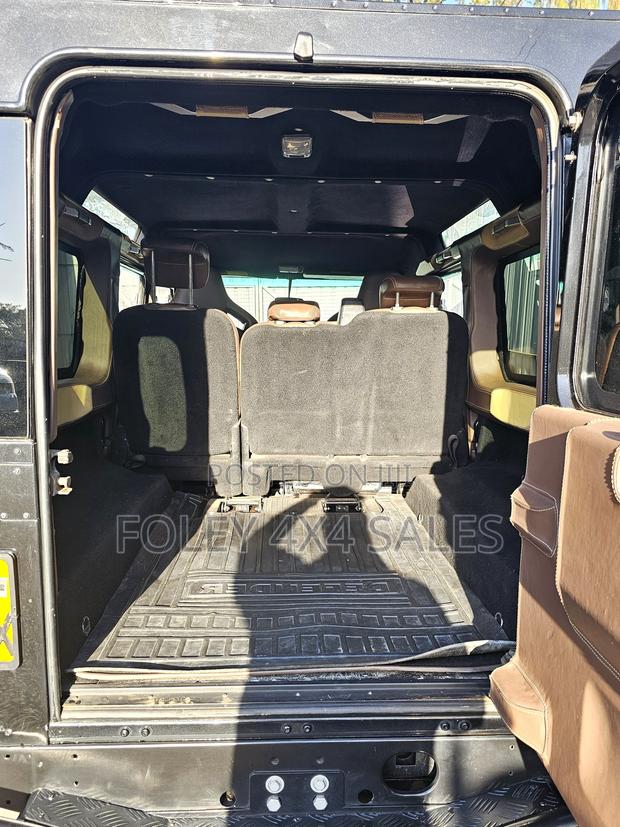 Land Rover Defender Puma 110 2.4 TD 2009 Black