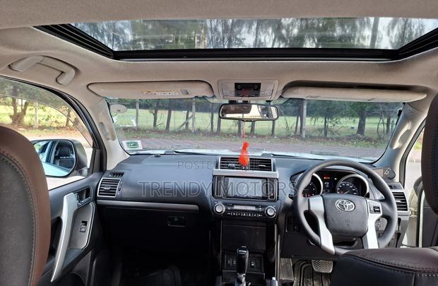 Toyota Land Cruiser Prado 2017 White