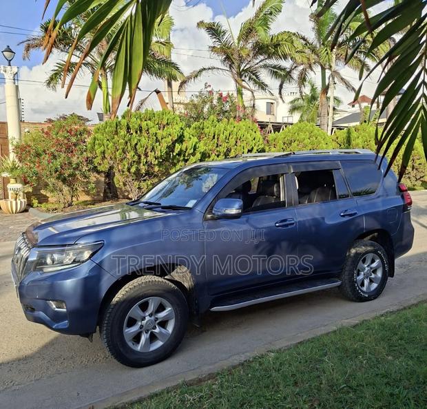 Toyota Land Cruiser Prado 2010 Blue