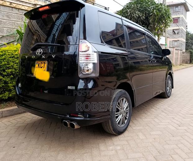 Toyota Voxy V 2WD 8-Seater 2011 Black