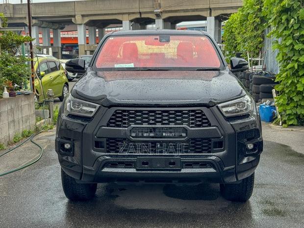 Toyota Hilux 2022 Black
