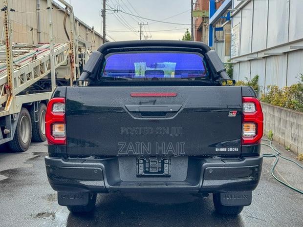 Toyota Hilux 2022 Black