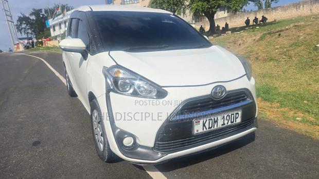 Toyota Sienta 2017 White