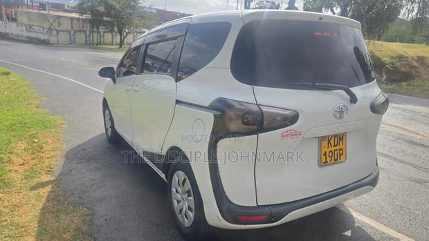 Toyota Sienta 2017 White
