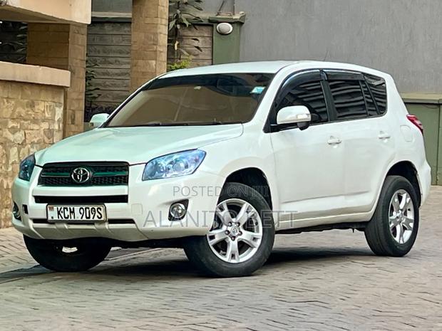 Toyota RAV4 2010 White