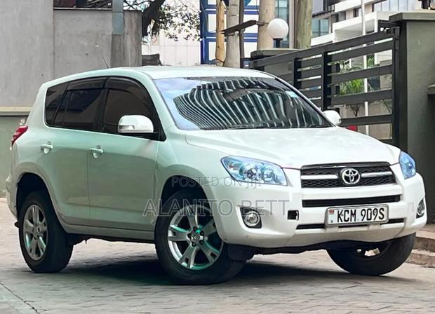 Toyota RAV4 2010 White