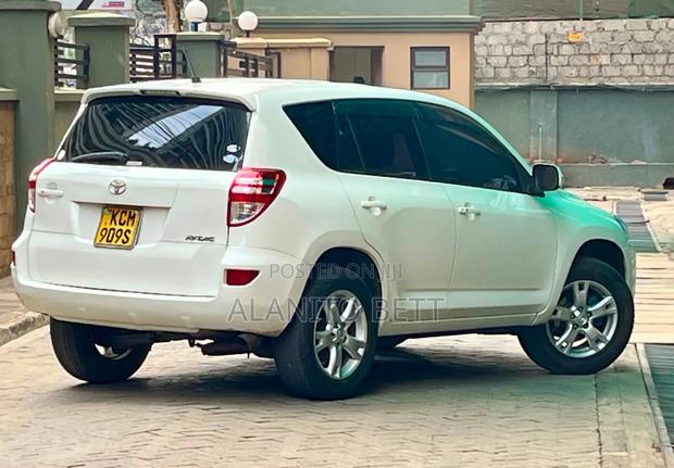 Toyota RAV4 2010 White