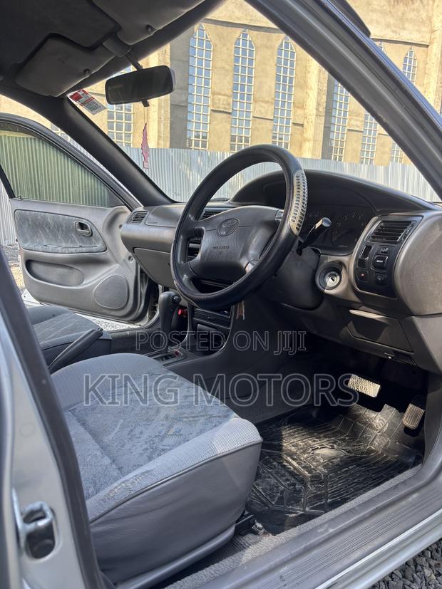 Toyota Corolla 2000 Silver