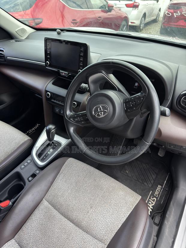 Toyota Yaris Cross 1.5 Hybrid FWD 2020 Silver