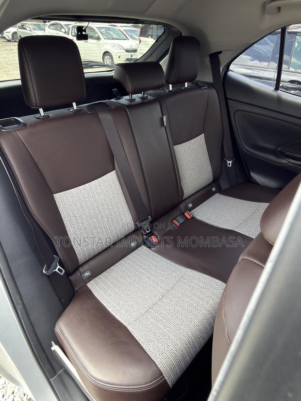 Toyota Yaris Cross 1.5 Hybrid FWD 2020 Silver