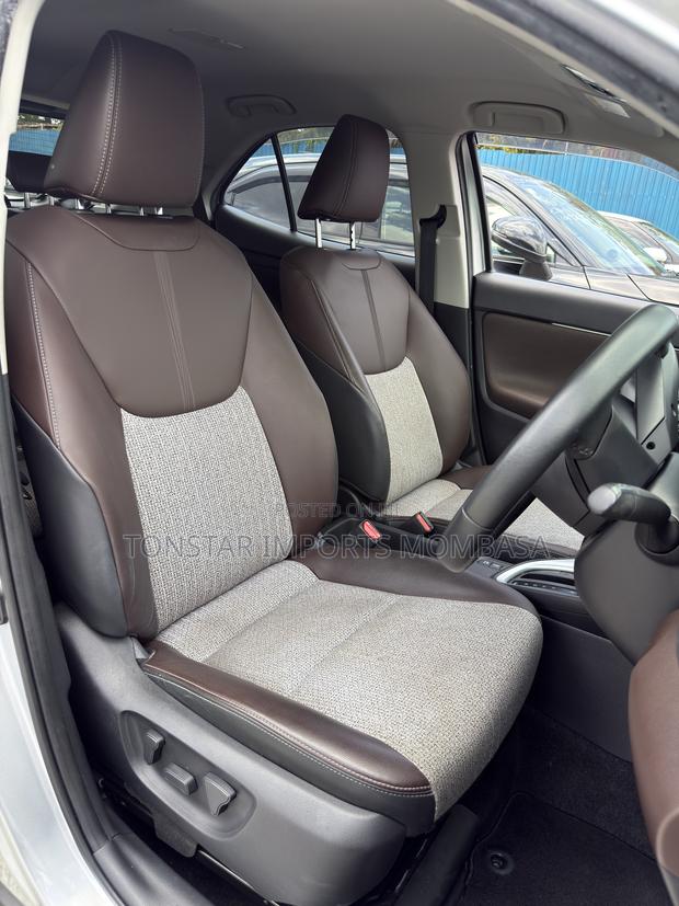Toyota Yaris Cross 1.5 Hybrid FWD 2020 Silver