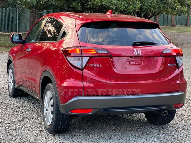 Honda Vezel 2018 Maroon