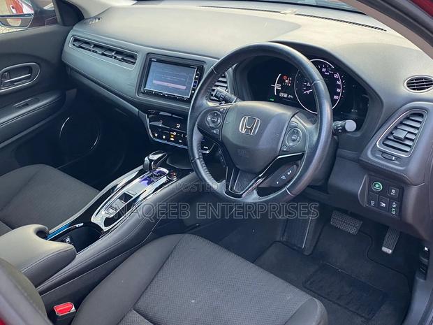 Honda Vezel 2018 Maroon