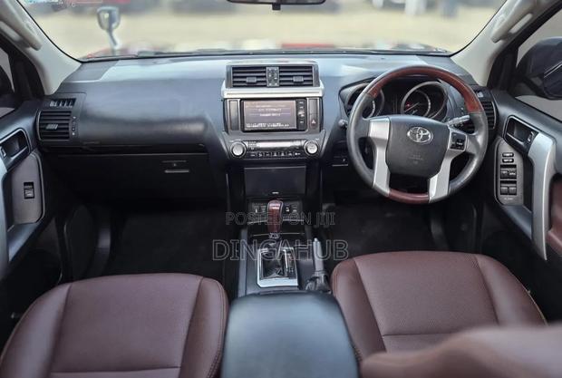 Toyota Land Cruiser Prado 2.8 2017 Black