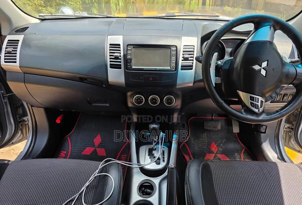 Mitsubishi Outlander 2010 Silver