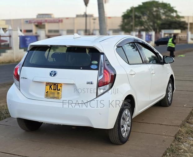 Toyota Aqua 2015 Off white