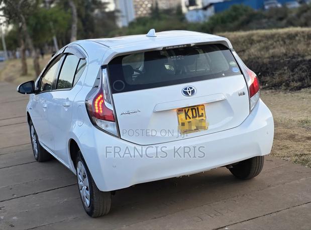 Toyota Aqua 2015 Off white