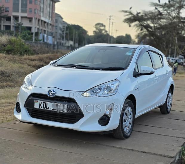 Toyota Aqua 2015 Off white