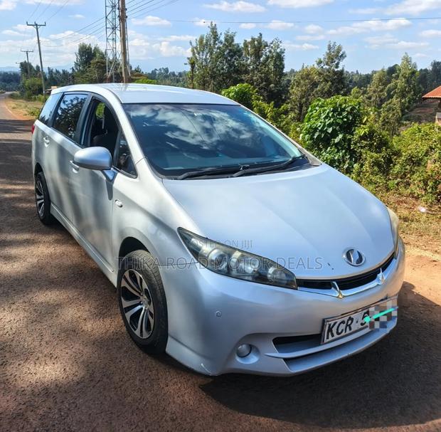Toyota Wish 2011 Silver