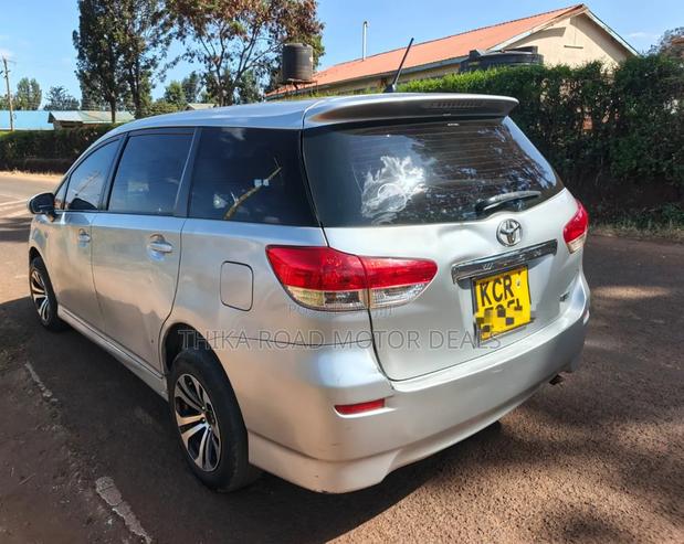 Toyota Wish 2011 Silver