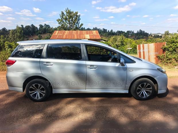Toyota Wish 2011 Silver
