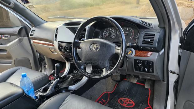 Toyota Land Cruiser Prado 2006 Silver
