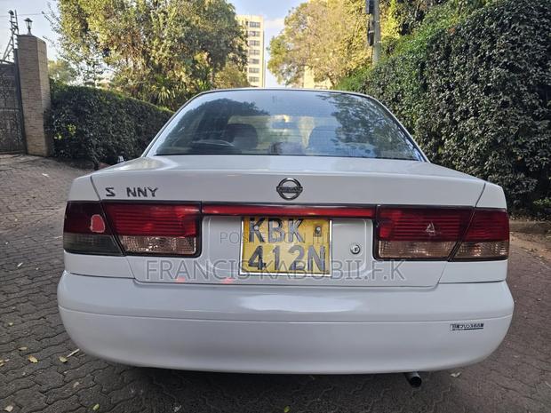 Nissan Sunny 2003 White