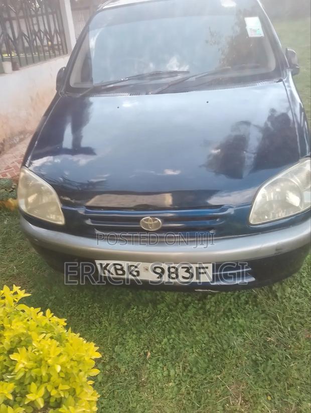 Toyota Raum 2000 Blue