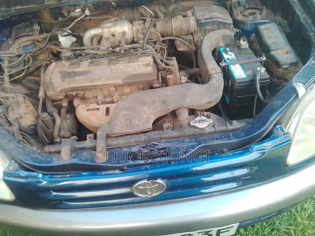 Toyota Raum 2000 Blue