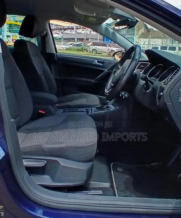 Volkswagen Golf Variant 2018 Blue