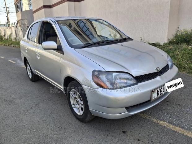Toyota Platz 2001 Silver