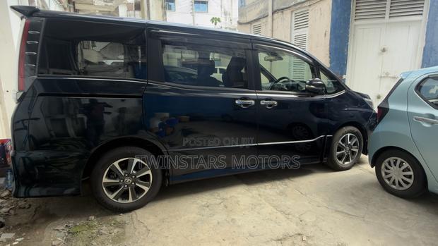 Toyota Noah 2.0 AWD (7 Seater) 2019 Teal