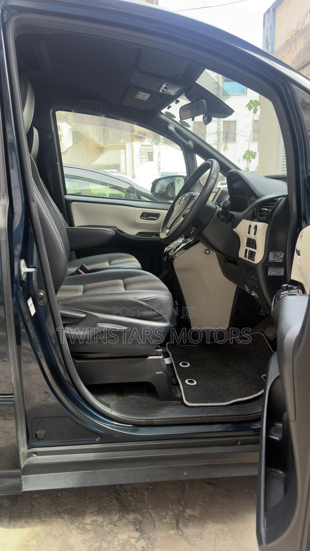 Toyota Noah 2.0 AWD (7 Seater) 2019 Teal