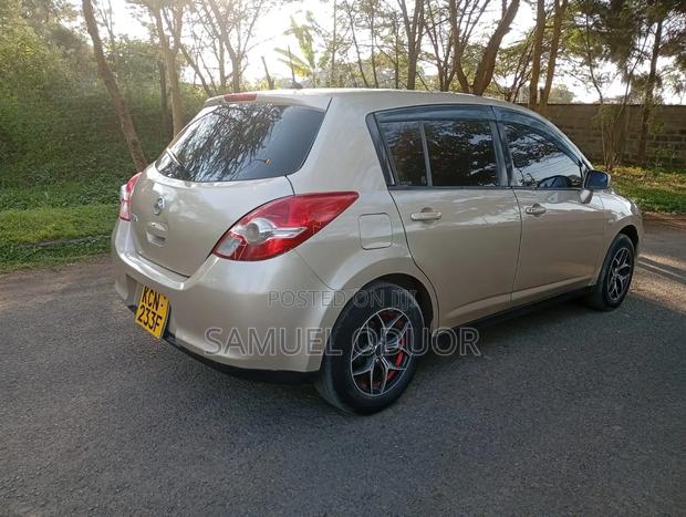 Nissan Tiida 2010 Brown