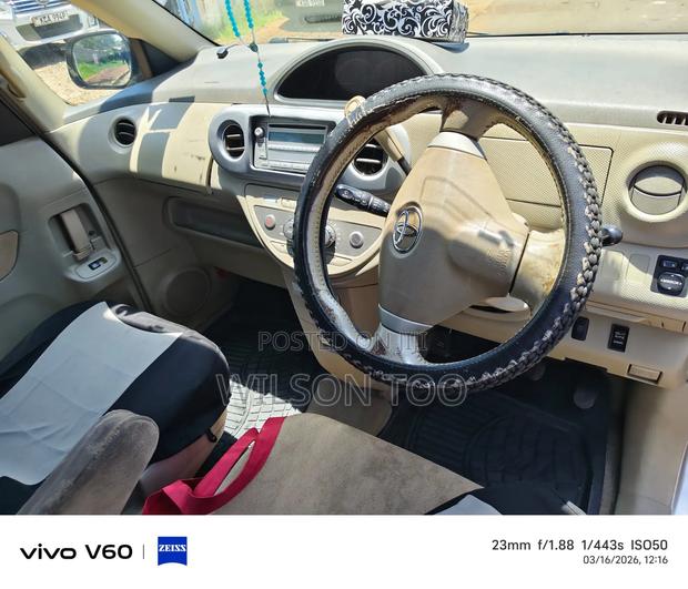 Toyota Porte 2011 Silver
