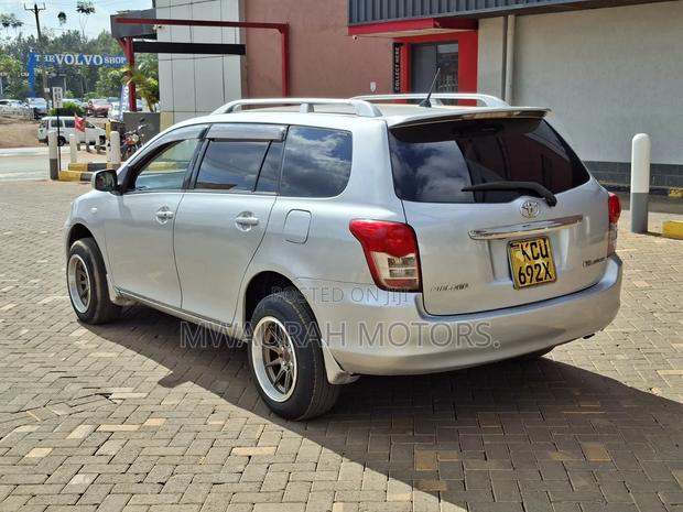 Toyota Corolla Fielder 2011 Silver