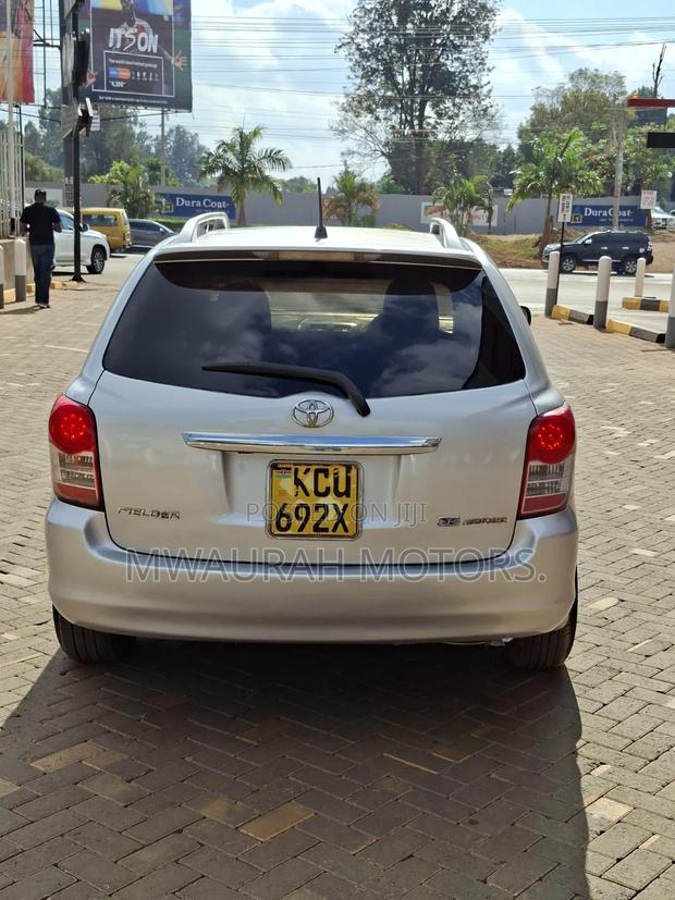 Toyota Corolla Fielder 2011 Silver