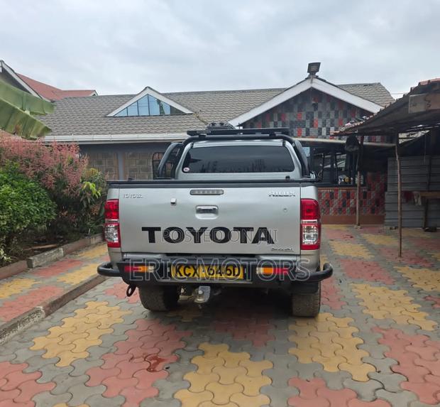 Toyota Hilux 2013 Gray