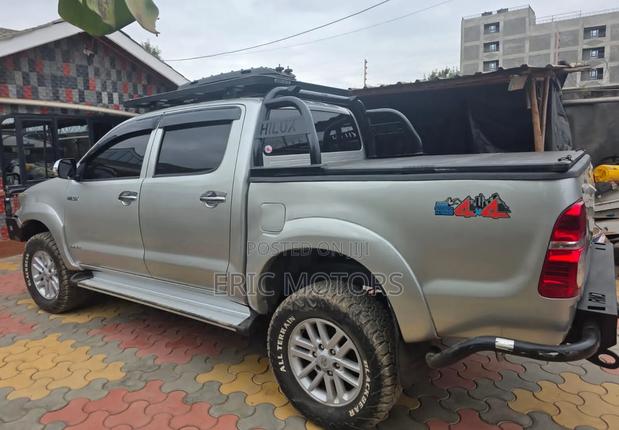 Toyota Hilux 2013 Gray
