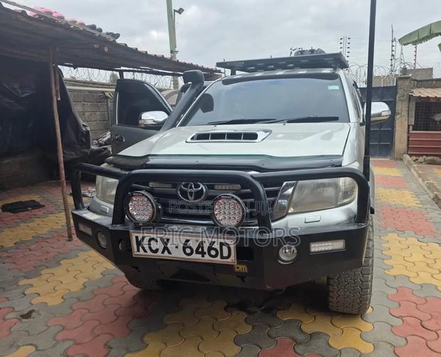 Toyota Hilux 2013 Gray