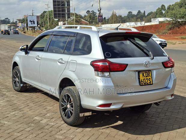 Toyota Corolla Fielder 2017 Silver
