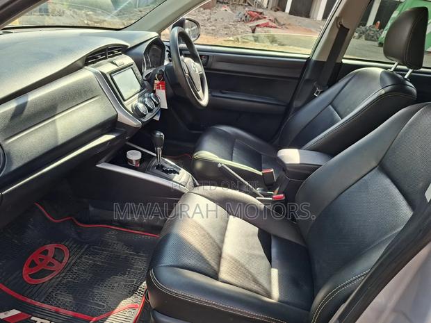 Toyota Corolla Fielder 2017 Silver