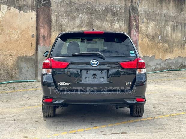 Toyota Corolla Fielder 1.5 Hybrid FWD 2019 Black