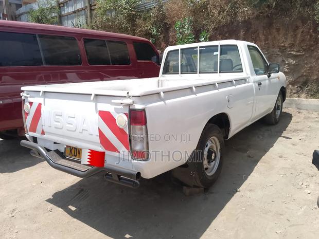 Nissan Hardbody 2005 White