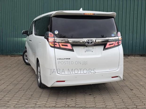 Toyota Vellfire 2018 White