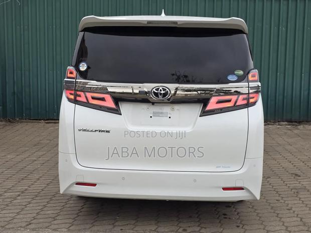 Toyota Vellfire 2018 White